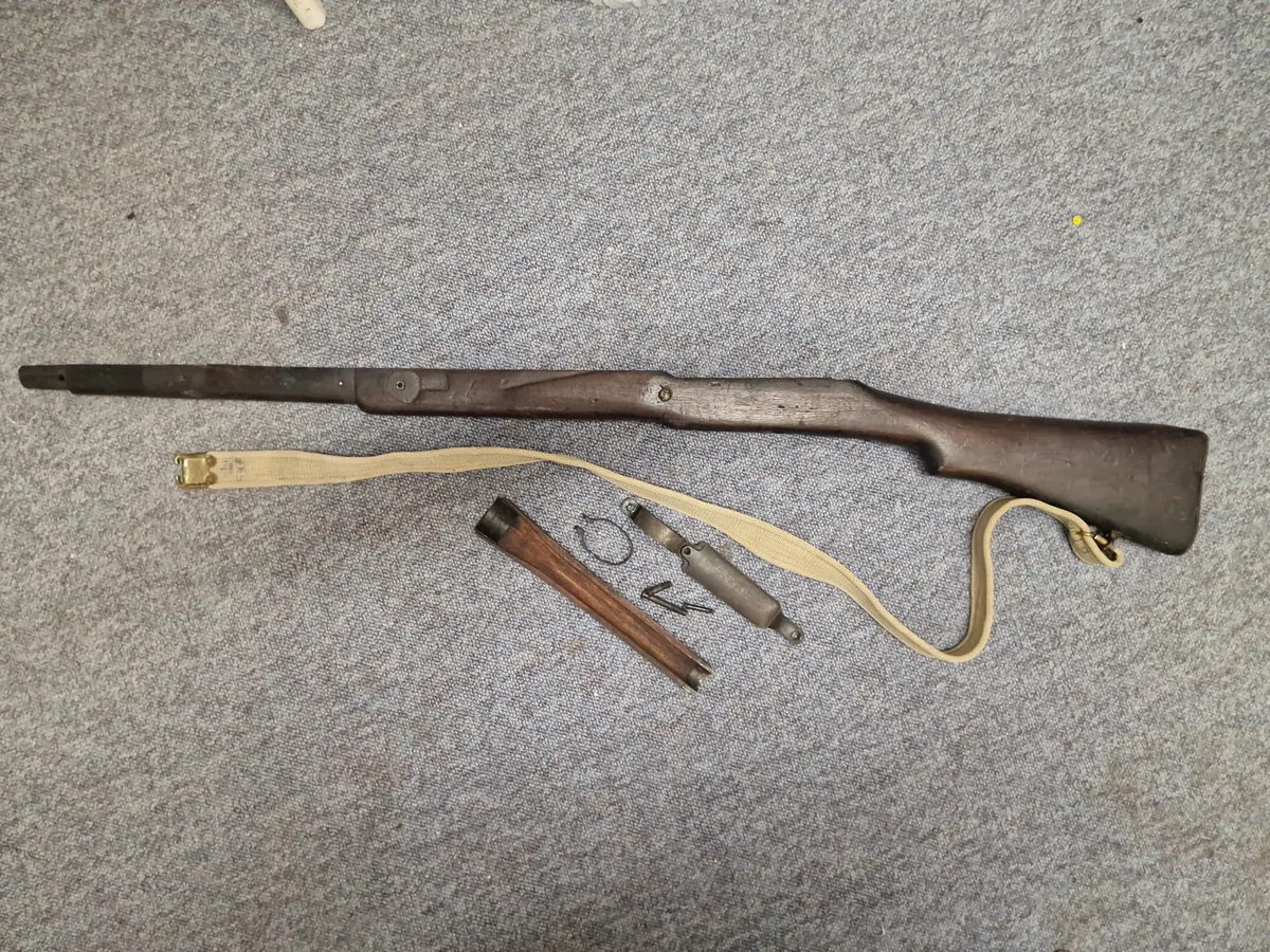 Samling originale Lee Enfield resvervedele (gevær 53/17)