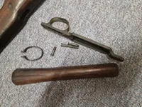 Samling originale Lee Enfield resvervedele (gevær 53/17)