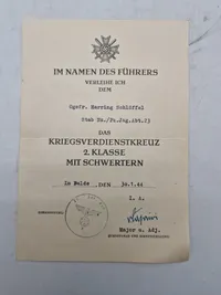 Originalt lot på falden tysk soldat, bl.a. med solbuch og urkunde