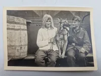 Originalt lot på falden tysk soldat, bl.a. med solbuch og urkunde