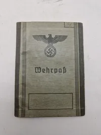 Originalt lot på falden tysk soldat, bl.a. med solbuch og urkunde