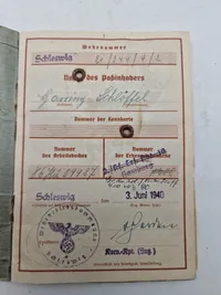 Originalt lot på falden tysk soldat, bl.a. med solbuch og urkunde