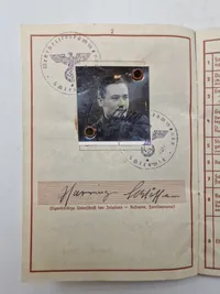 Originalt lot på falden tysk soldat, bl.a. med solbuch og urkunde