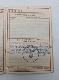 Originalt lot på falden tysk soldat, bl.a. med solbuch og urkunde