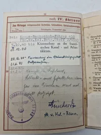 Originalt lot på falden tysk soldat, bl.a. med solbuch og urkunde