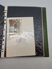 Samling førstedags kuverter mm i mappe