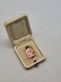 Originalt Georg Jensen kongemærke, sølv og emalje i flot præsentations æske