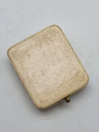 Originalt Georg Jensen kongemærke, sølv og emalje i flot præsentations æske