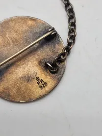 Original nål fra Frederiksborg Amts sygeplejeskole - sølv og emalje