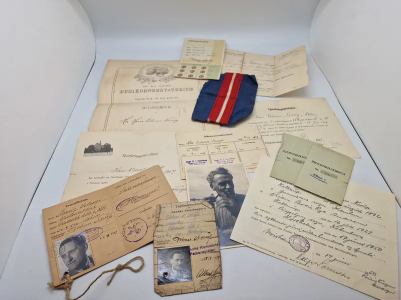 Originalt lot på dansk modstandsmand med både tysk og dansk id kort mm. (Senere koncertmester ved Danmarks radio)