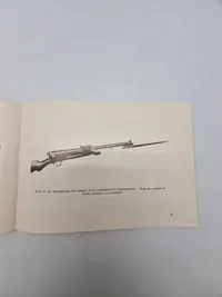 Die neue
Bergmann-Maschinen-Pistole Modell 1932
B. M. P. 32
