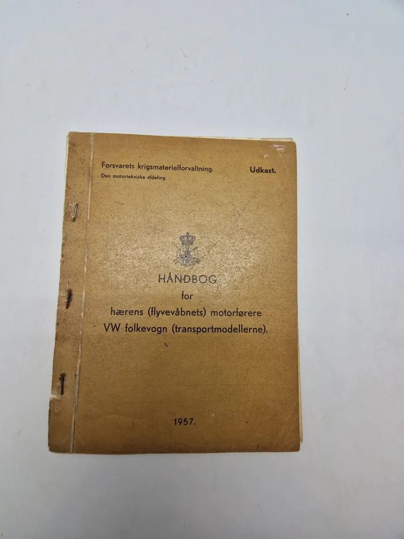 HÅNDBOG
for
hærens (flyvevåbnets) motorførere VW folkevogn (transportmodellerne).
1957.
