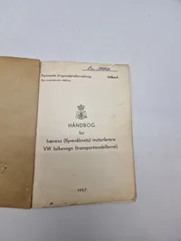 HÅNDBOG
for
hærens (flyvevåbnets) motorførere VW folkevogn (transportmodellerne).
1957.