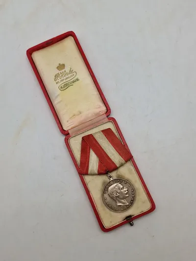 Original Kong Christian X medalje med æske