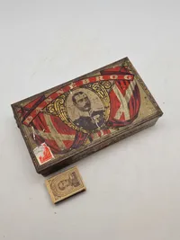 Original metalæske med motiv af Kong Christian X