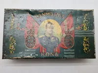 Original metalæske med motiv af Kong Christian X