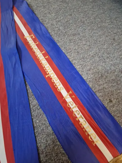 Originalt kransebånd fra Frihedsfondens veteraner