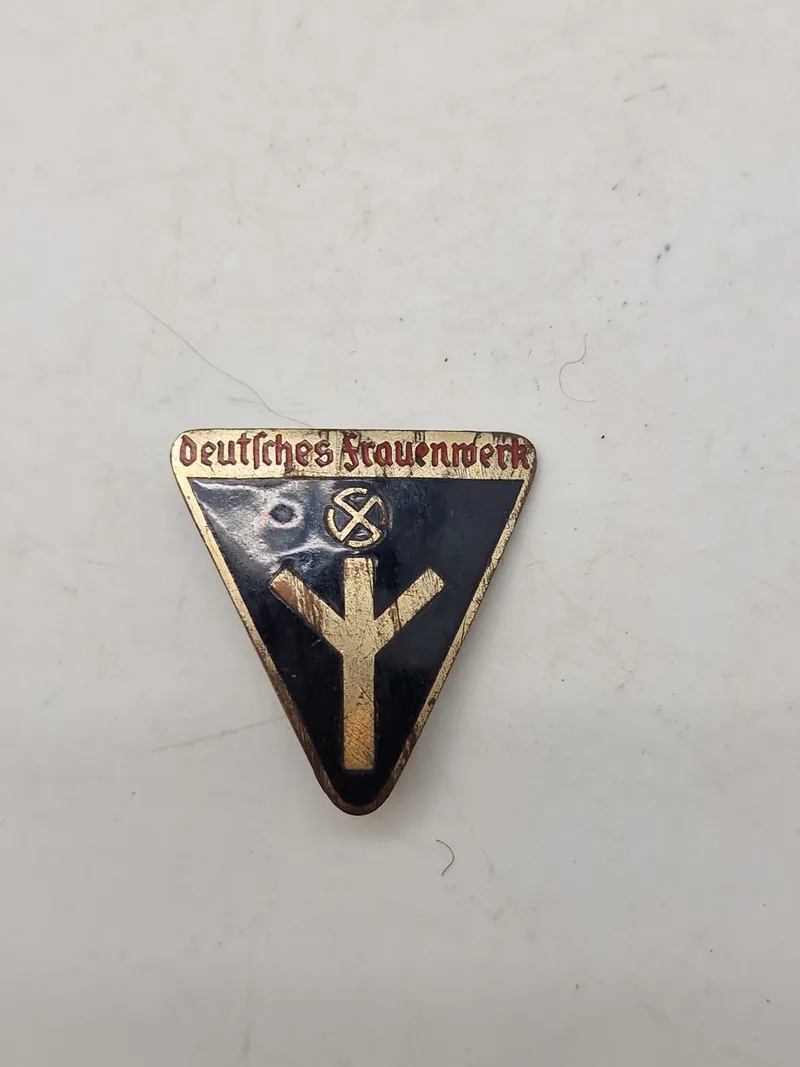 Originalt tysk Deutsches frauenwerk badge