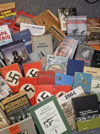 Kæmpe lot bøger om WW2 skal hentes i Vordingborg, kan evt. Leveres på en messe