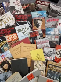 Kæmpe lot bøger om WW2 skal hentes i Vordingborg, kan evt. Leveres på en messe