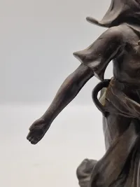 Figur af ung kvinde