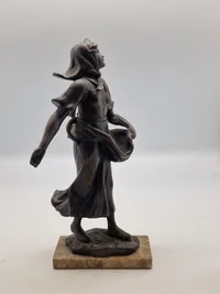 Figur af ung kvinde