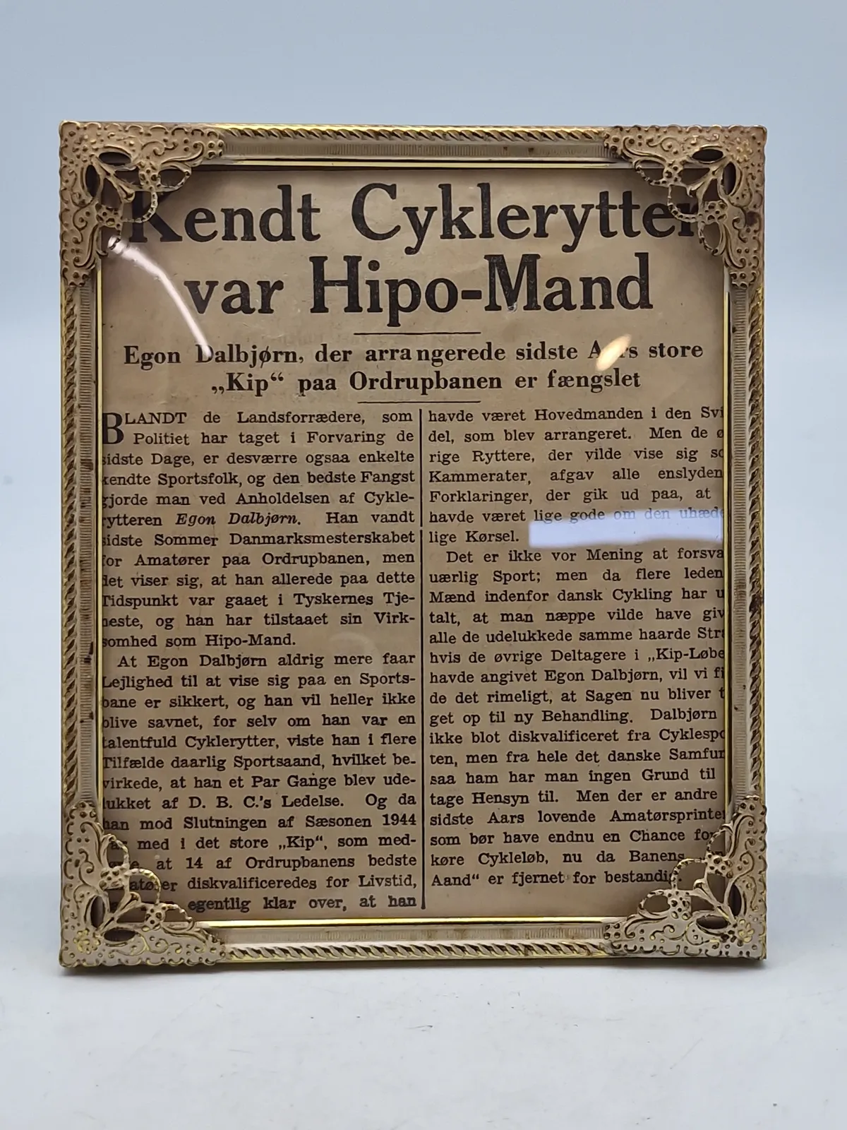 Originalt indrammet avisudklip fra omkring befrielsen
