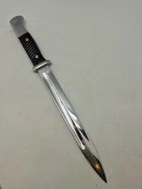 Original tysk K98 bajonet, forkromet og anvendt som logegave (skede graveret)