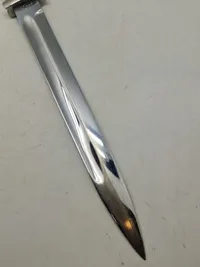 Original tysk K98 bajonet, forkromet og anvendt som logegave (skede graveret)