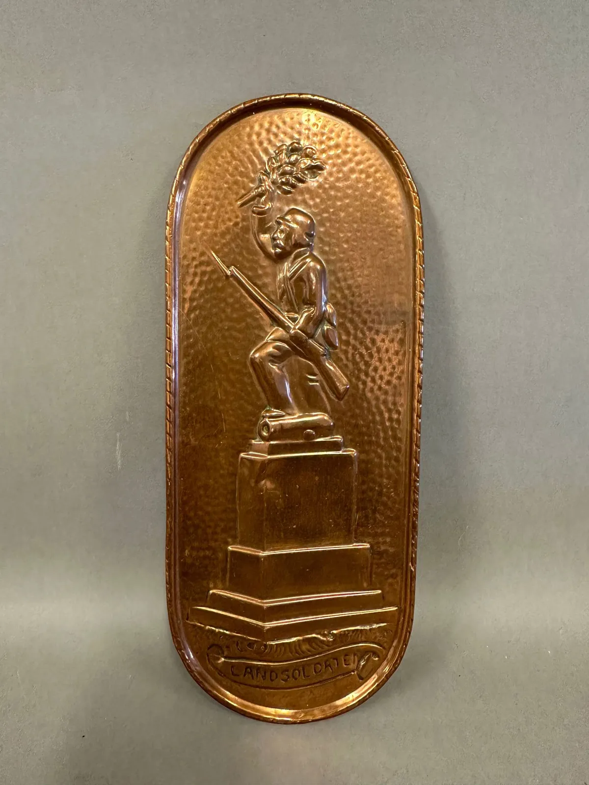 Originalt relief - den tapre landsoldat