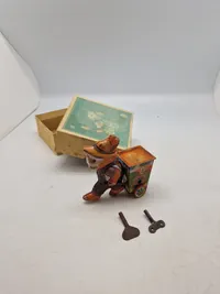 Ældre originalt blik legetøj med æske