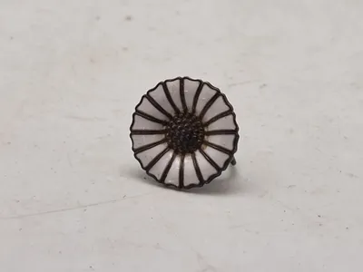 Georg Jensen marguerit ørering, sterlingsølv og emalje