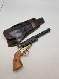 Veludført replica af amerikansk forladerrevolver - kan ikke skyde, kun til pynt