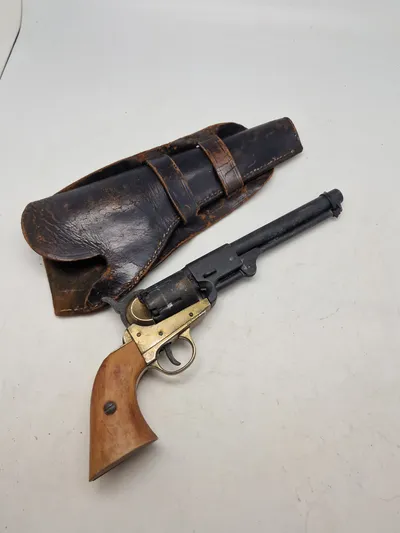Veludført replica af amerikansk forladerrevolver - kan ikke skyde, kun til pynt