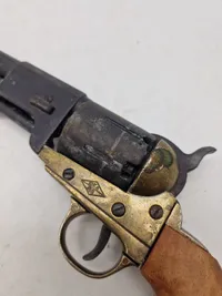 Veludført replica af amerikansk forladerrevolver - kan ikke skyde, kun til pynt