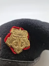 Originale regiments bælter og baret - dk forsvar