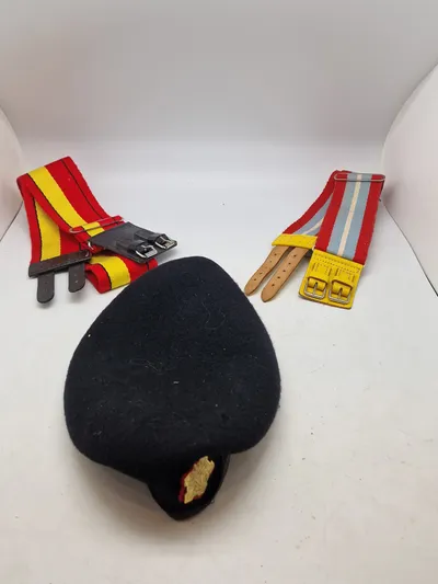 Originale regiments bælter og baret - dk forsvar