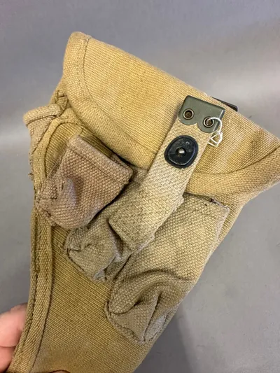 Original Dansk  webbing taske til pistol, tidligere Canadisk WW2