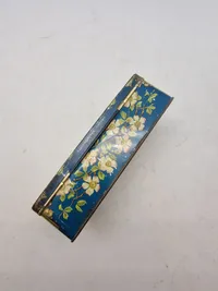 Original metaldåse med motiv af kongeparret