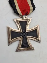 Originalt Eisernes kreuz med Hersteller 24 Arbeitsgemeinschaft der Hanauer Plakettenhersteller, Hanau