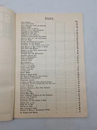 SCOTLAND CALLING
IN 50 SCOTTISH SONGS