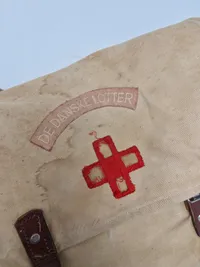 Sjælden original førstehjælpstaske fra de danske lotter