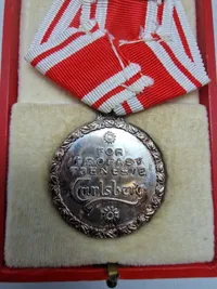 Originalt Carlsberg lot med medalje og pin (medalje er af sterlingsølv)