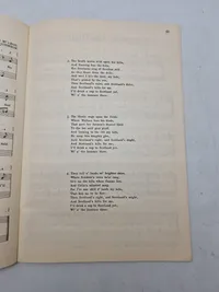 SCOTLAND CALLING
IN 50 SCOTTISH SONGS