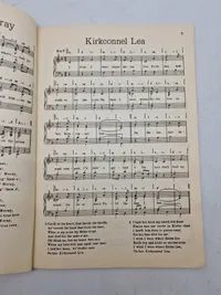 SCOTLAND CALLING
IN 50 SCOTTISH SONGS