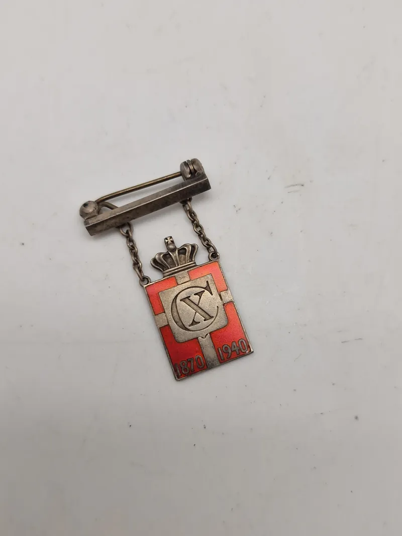 Originalt Georg Jensen kongemærke - Sterlingsølv og emalje