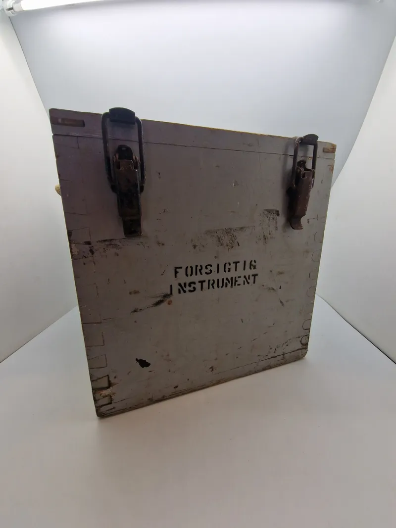 Original tysk ww2 kasse genbrugt i det danske søværn
