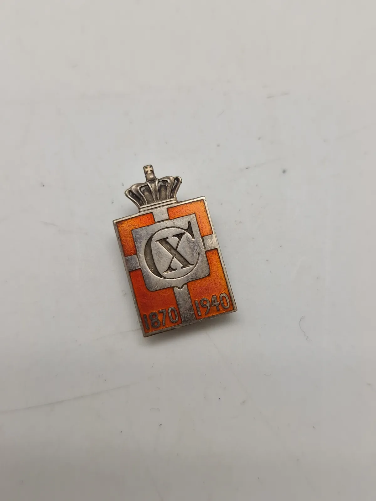 Originalt Georg Jensen kongemærke - Sterlingsølv og emalje