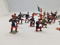 Samling tinsoldater og skibe