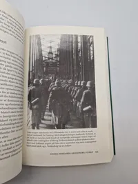 PILESTRÆDE UNDER PRES
De Berlingske Blade 1933-45